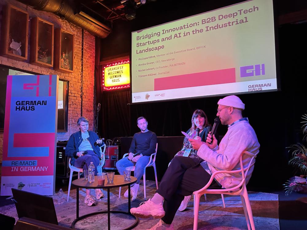 Menschen auf dem Podium