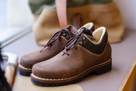 Ein Paar Schuhe