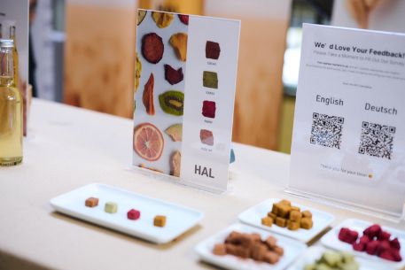 Probierhäppchen am Stand