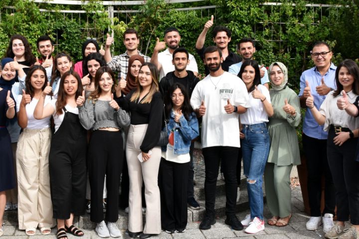 Gruppenfoto der Programmteilnehmer*innen von Care International 23-24