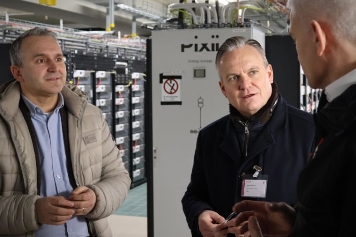 Power and Air Solutions-Vertreter und Wirtschaftsreferent C. Scharpf im Großspeicher am Marsplatz