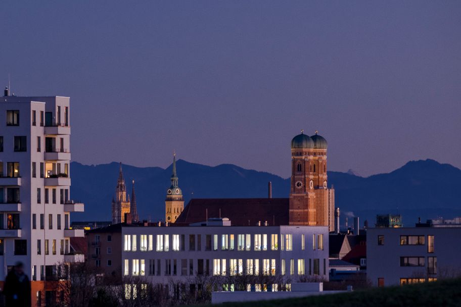 Münchenansicht mit Theresienhöhe und Frauenkirche