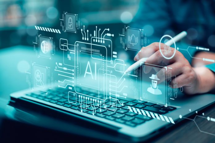 Hände und Stift mit Notebook, ergänzende grafische Elemente für IT-Begriffe