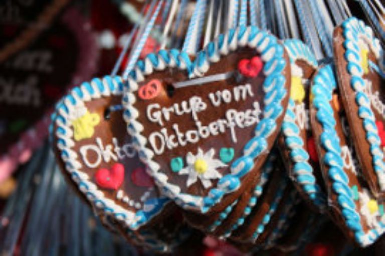 Lebkuchenherzen an einem Verkautsstand