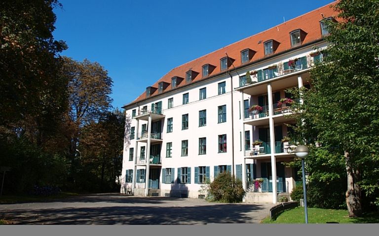 Außenansicht des Münchner Waisenhauses.