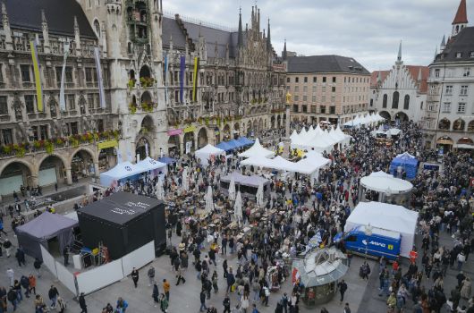 Aktionstag "Da sein für München" 2025, Marienplatz von oben