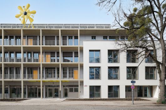 Eingang Filiale Maria-Probst-Realschule und Haus für Kinder