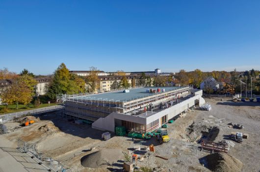 Sporthalle - Süd-West-Fassade und Dächer