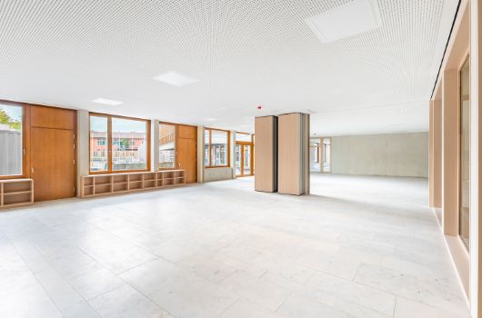 Mehrzweckbereich im Erdgeschoss mit Faltwänden