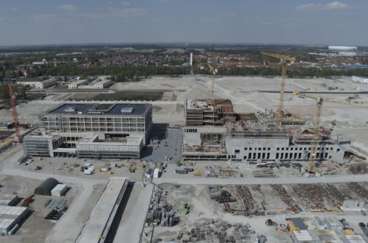 Gebäudehauptansicht  im Gesamtareal Quartier Neufreimann