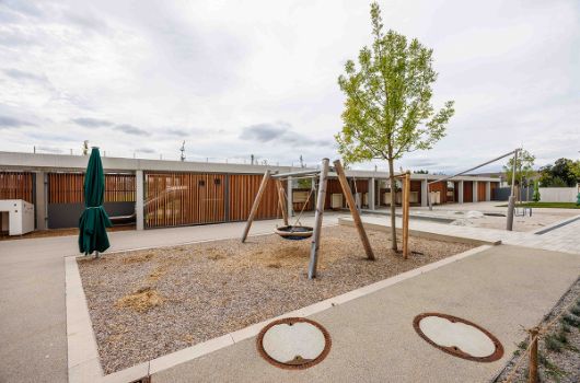 Spielplatz des Hauses für Kinder