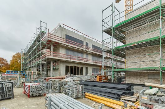 Blick auf die Nordwest Fassade Grundschule