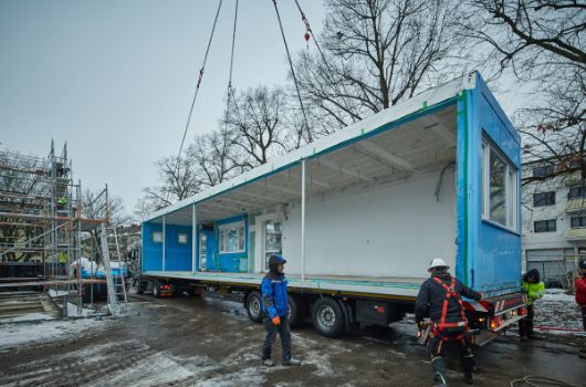 Ein Endstückmodul ist aufgeladen und fast abfahrtbereit