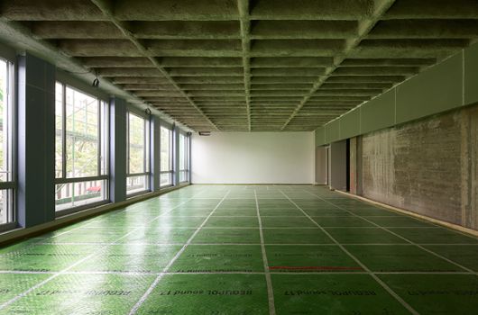 Blick ins Klassenzimmer Bauteil F, mit Vorbereitung Einbringung des hochbelastbaren Spezialestrich