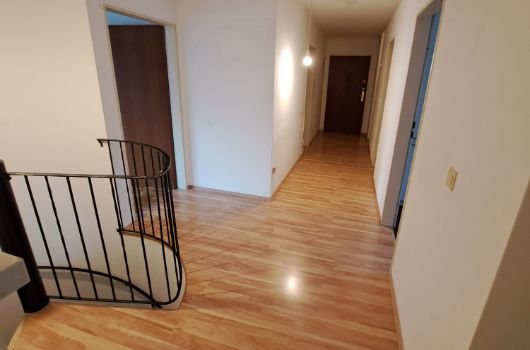 Flur (Blick vom Schlafzimmer)