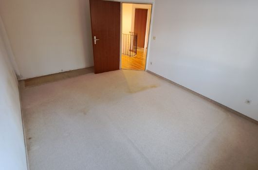 Schlafzimmer (Blick zur Tür)