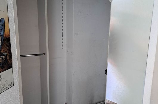 bisheriges Schlafzimmer Kleiderschrank