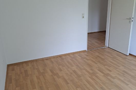 Schlafzimmer mit Blick in Diele