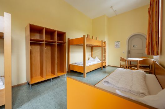 Maxhofen – Schlafraum mit Garderoben