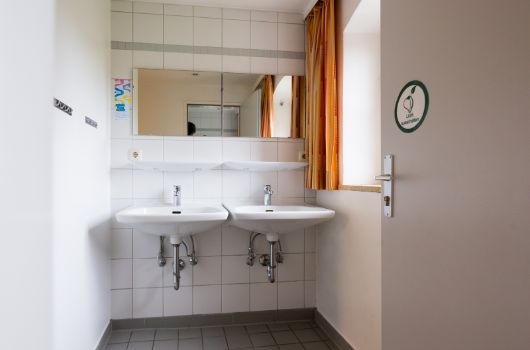 Maxhofen – Heller Waschraum