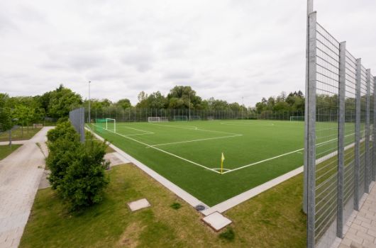 Kunstrasenplatz an der Bezirkssportanlage Süd