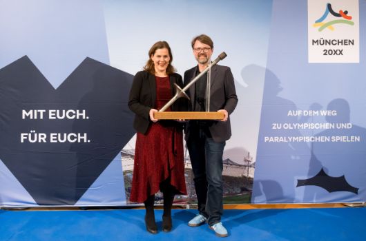 Dietl und Kraus vor Olympia-Fotowand