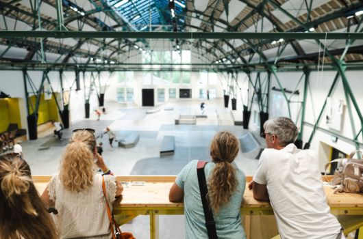 Blick von der Galerie auf den Skatepark im CASA