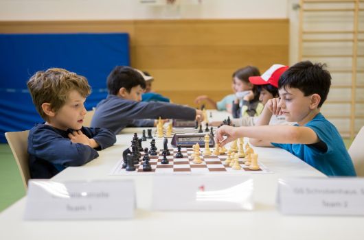 Schulschachtunier der Münchner Schulen - Spiel der Jungs