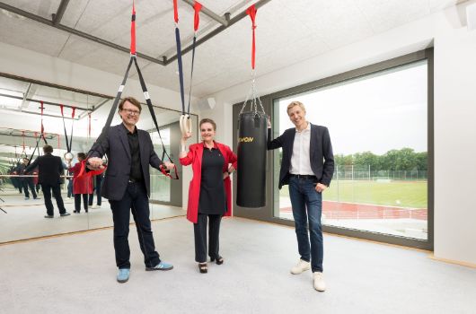 Sportreferent, Baureferat und Oberbürgermeister in der Sporthalle