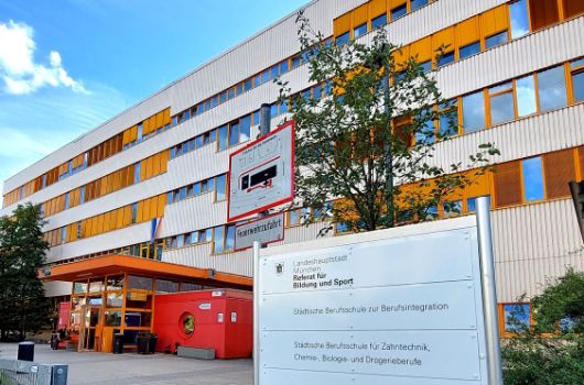 Berufsschule zur Berufsintegration - Schule Aussenansicht 
