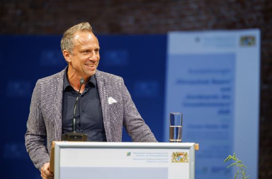 Preisverleihung Klimaschule Gold - Staatsminister für Umwelt- und Verbraucherschutz