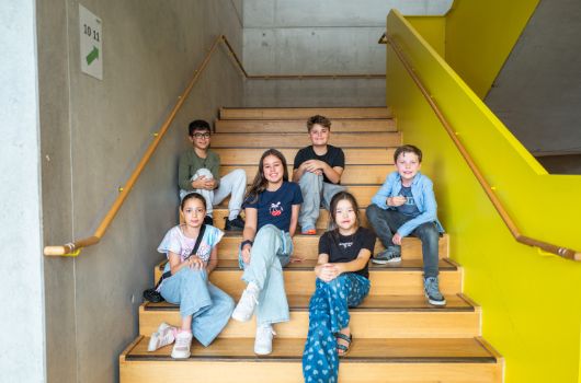 Lernhaus Freiham - Schüler*innen auf der Treppe