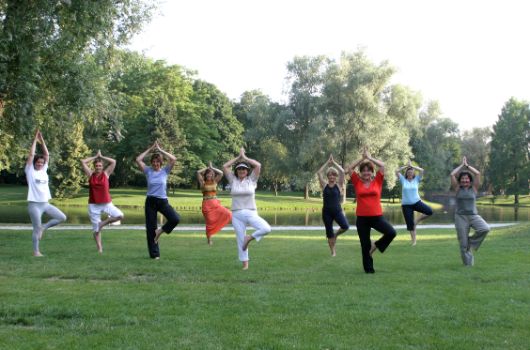 Collage Yoga im Park