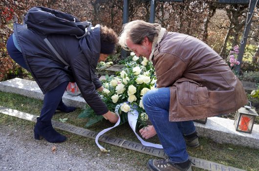 Kranzniederlegung am Grab
