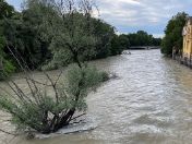 Isar-Hochwasser von der Ludwigsbrücke aus Richtung Norden gesehen