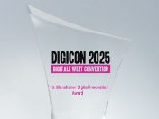 Gläserne Trophäe für den Digital Innovation Award 2025