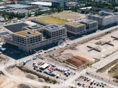 Drohnenaufnahme einer Großbaustelle in Freimann