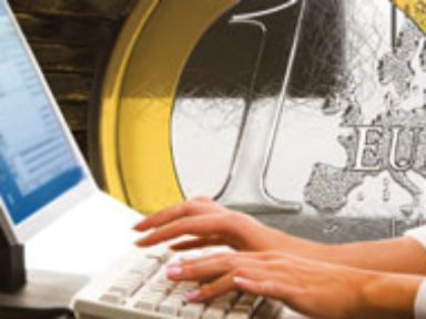 Büroarbeitsplatz vor einer 1 Euro Münze