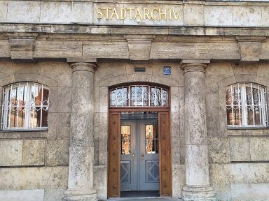 Eingang des Stadtarchivs