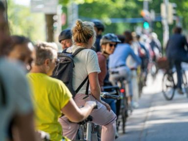 Wartende Radfahrende