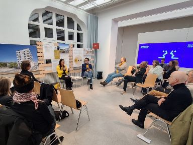 Stadtbaurätin Elisabeth Merk und IBA-Geschäftsführer Oliver Weigel im PlanTreff 