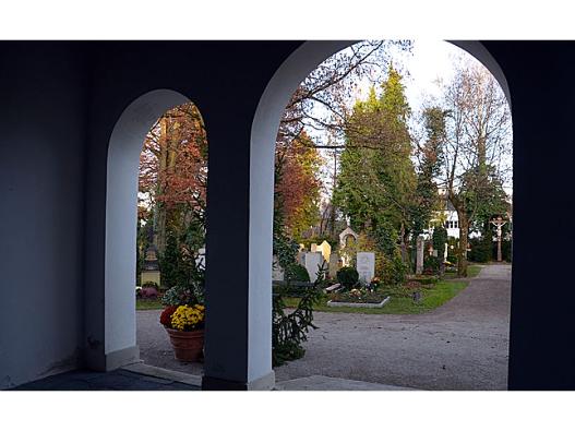 Gräber im Friedhof Solln